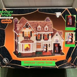 Lemax Spooky Town Scariest House on the Block